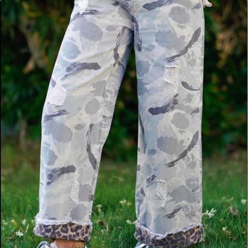 NEW! (No tags) Parks Wide Leg Cam-Leopard Pants 🐆